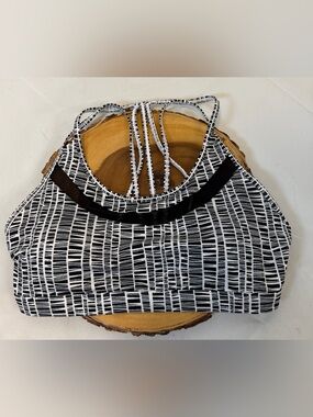 Victoria's Secret‎ VSX Sports Bra Black & White Criss Cross Back Women's Large